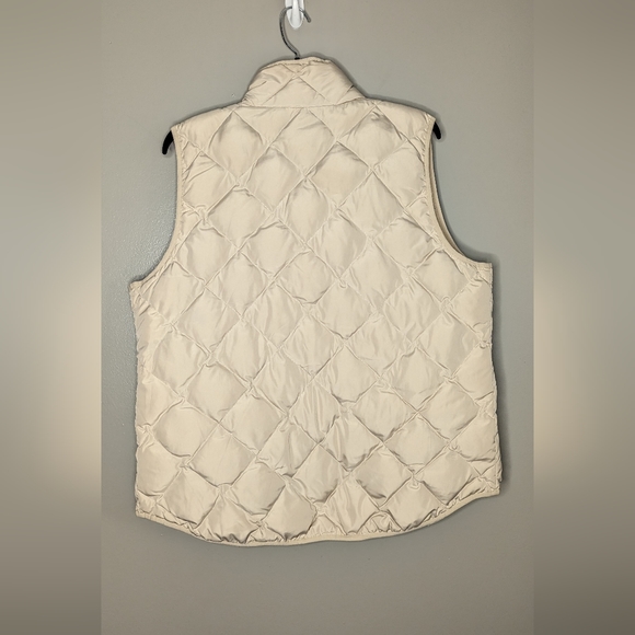 Beautiful quilted light tan full zip puffer vest. XL, women's. Woolrich. - Picture 8 of 10